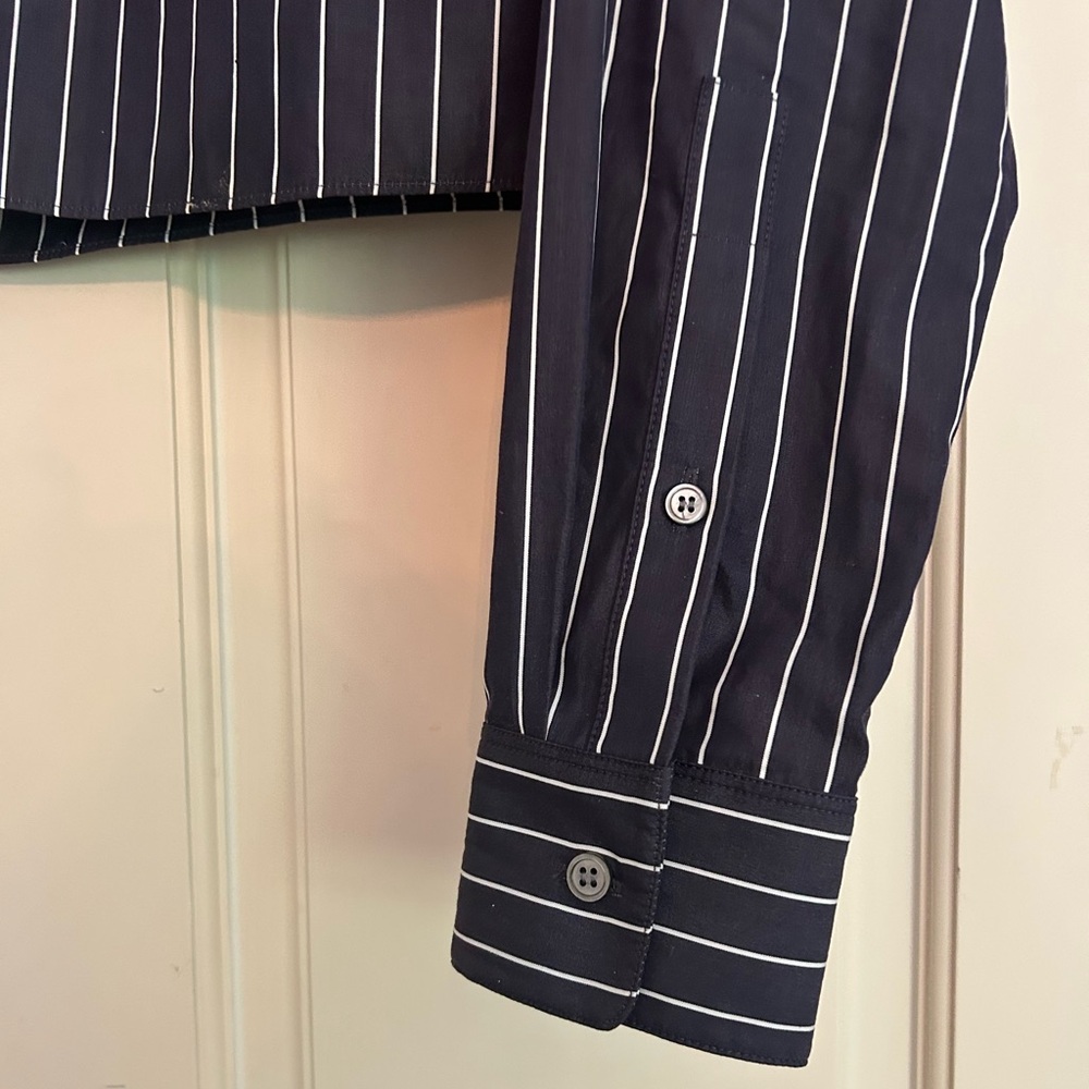 Theory Cropped Button Down Top - Picture 7 of 8